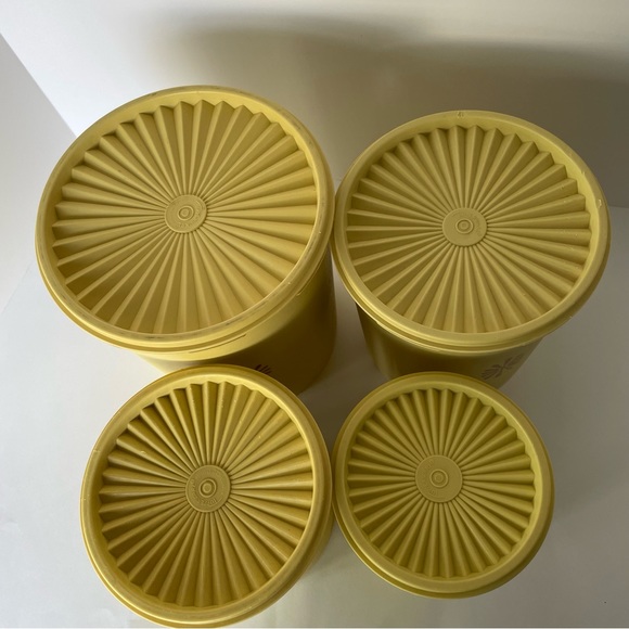 Tupperware canister set - Picture 2 of 7